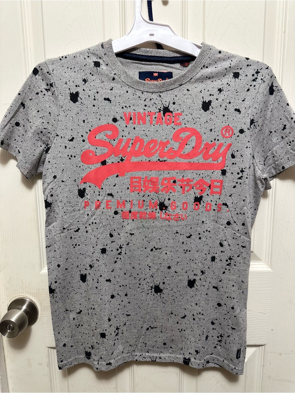 SuperDry Kid’s  Vintage Logo Grey Splatter T-Shirt - Red Print. Size Y med # 546